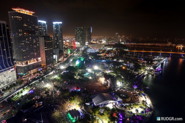 Ultra-Music-Festival-Miami-MMW-WMC-UltraFest-HD-Wallpapers-Pics-Photos-Night-crowd-view-from-top-of-the-whole-festival-area-campus
