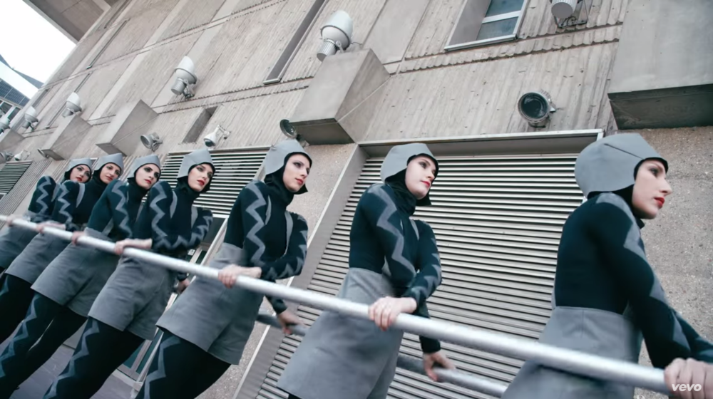 The Chemical Brothers – Go (music video)